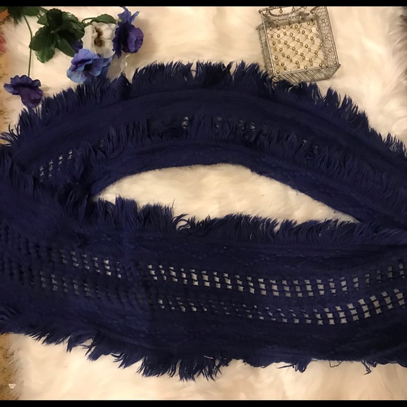 ✨Infinity 🧣 💕super cute💕 pretty Royal blue hue✨ - Picture 4 of 4